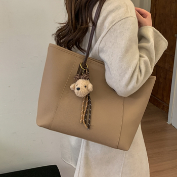 Retro minimalistička tote torba za svakodnevnu upotrebu, elegantna i svestrana za gradske potrebe
