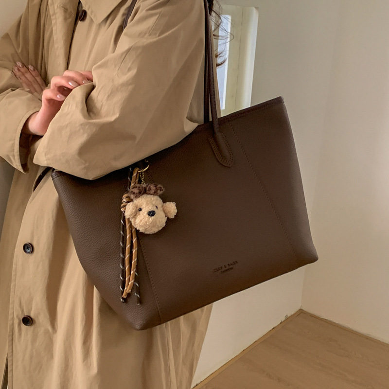 Retro minimalistička tote torba za svakodnevnu upotrebu, elegantna i svestrana za gradske potrebe