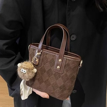 Női bucket táska kézi fogantyúval, váll- vagy crossbody pánttal, retro stílusú, magas minőségű dizájn mindennapi használatra