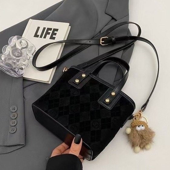 Női bucket táska kézi fogantyúval, váll- vagy crossbody pánttal, retro stílusú, magas minőségű dizájn mindennapi használatra