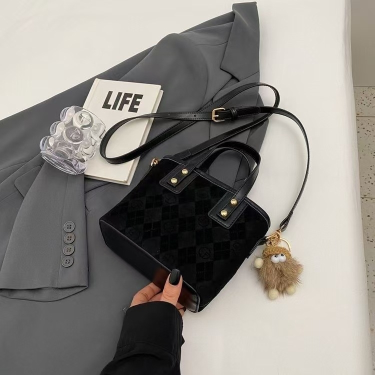 Női bucket táska kézi fogantyúval, váll- vagy crossbody pánttal, retro stílusú, magas minőségű dizájn mindennapi használatra