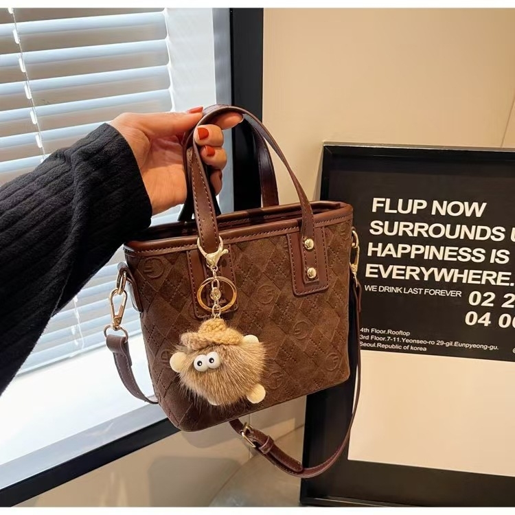 Női bucket táska kézi fogantyúval, váll- vagy crossbody pánttal, retro stílusú, magas minőségű dizájn mindennapi használatra