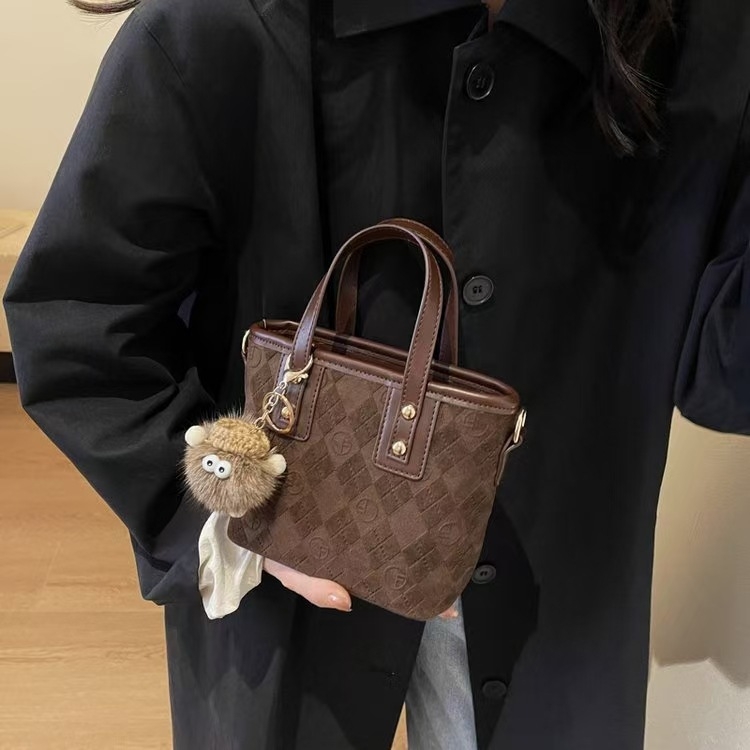 Női bucket táska kézi fogantyúval, váll- vagy crossbody pánttal, retro stílusú, magas minőségű dizájn mindennapi használatra