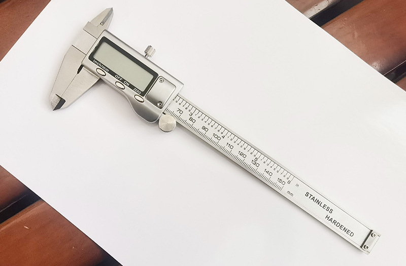 Luxurious blade Elektronički digitalni mjerni kaliper, metalno kućište, nehrđajući čelik