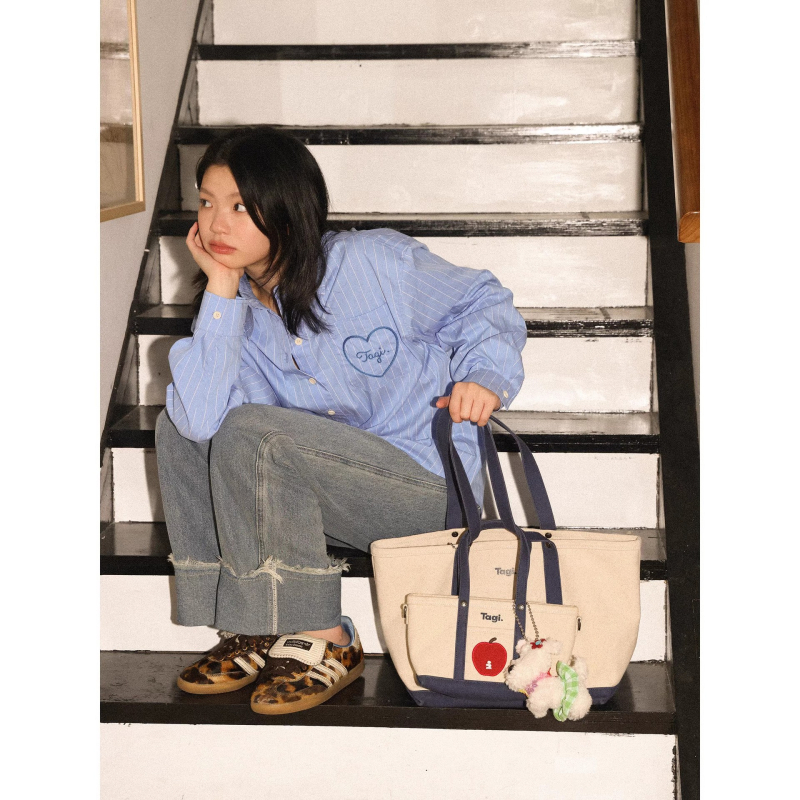 Plátená Tote taška - horizontálny štvorcový tvar, zips otvorenie, vnútorné vrecko na telefón, trojrozmerný vonkajší vzhľad, jeden ramenný popruh