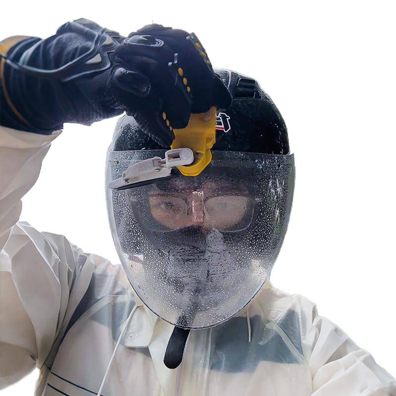 Kaciga za bicikl s potpuno automatskim brisačem kiše i lampom za upozorenje