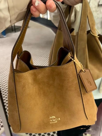 Kožna bucket torba s Li-grain teksturom, magnetsko zatvaranje, poliester podstava