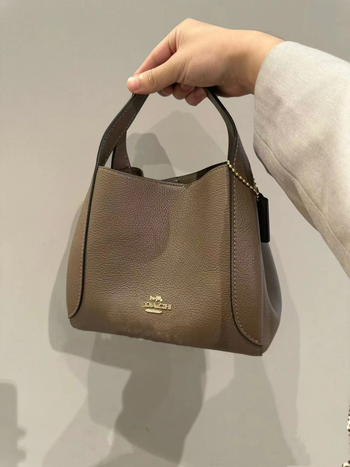 Kožna bucket torba s Li-grain teksturom, magnetsko zatvaranje, poliester podstava