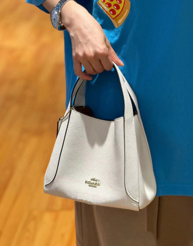 Kožna bucket torba s Li-grain teksturom, magnetsko zatvaranje, poliester podstava