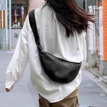 Valódi bőrből készült dumpling táska cipzárral, egy vállon átvetett crossbody, belső cipzáras zseb és ID zseb
