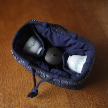 Set ceai albastru cu ceainic și veselă pentru ceremonie cu husă textilă de depozitare și geantă de călătorie — Material: Material textil, Origine: Jingdezhen, Stil: În stil Chinez Nou, Ambalaj: OPP, Brand: Erya