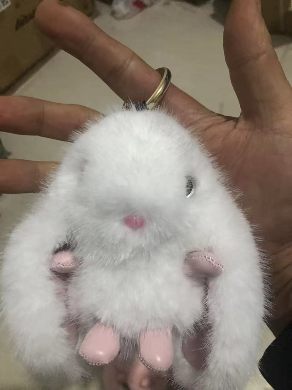 Plüss kulcstartó nyuszi – imitált Mink szőrrel, fél kézzel készített