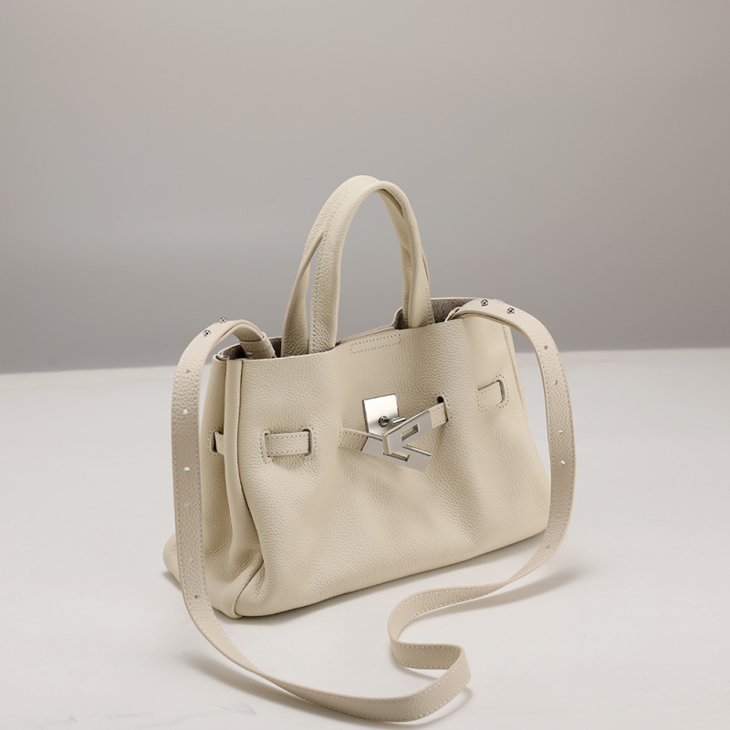 Дамска чанта от първокласна телешка кожа, вертикална квадратна форма, магнитна катарама, вътрешни джобове: цип, джоб за телефон и ID, мека дръжка