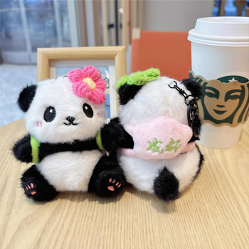 Panda plyšový kľúčenka – roztomilý doplnok na batoh, značka Aile, plyšový materiál, číslo výrobku Plush Backpack Panda