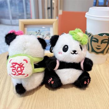Panda plyšový kľúčenka – roztomilý doplnok na batoh, značka Aile, plyšový materiál, číslo výrobku Plush Backpack Panda