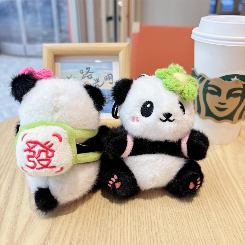 Panda plyšový kľúčenka – roztomilý doplnok na batoh, značka Aile, plyšový materiál, číslo výrobku Plush Backpack Panda