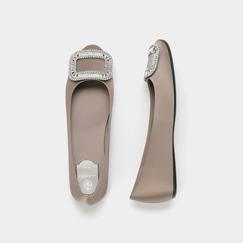 Γυναικείες επίπεδες παπούτσια με τετράγωνη μύτη, σατέν επάνω μέρος και επένδυση, καουτσούκ σόλα, χαμηλό τακούνι