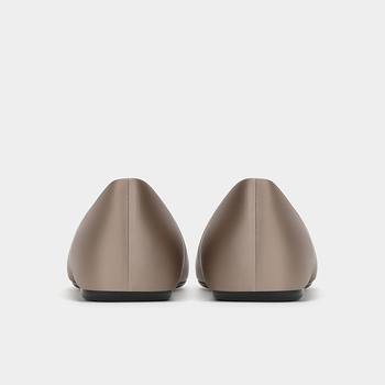 Γυναικείες επίπεδες παπούτσια με τετράγωνη μύτη, σατέν επάνω μέρος και επένδυση, καουτσούκ σόλα, χαμηλό τακούνι