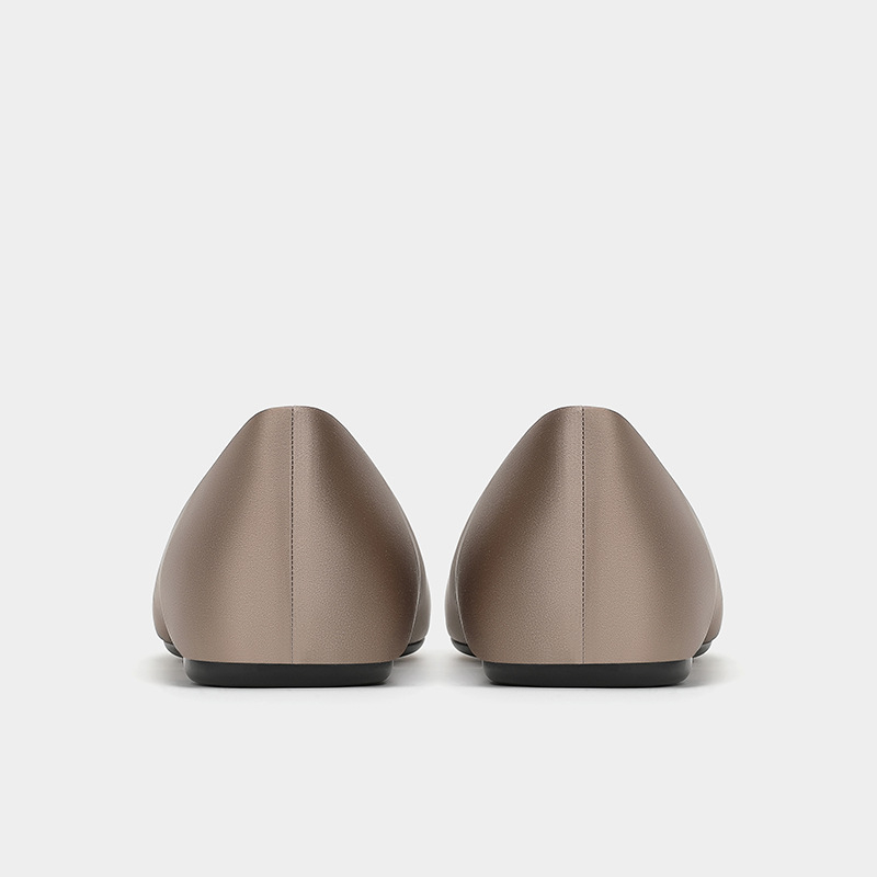 Γυναικείες επίπεδες παπούτσια με τετράγωνη μύτη, σατέν επάνω μέρος και επένδυση, καουτσούκ σόλα, χαμηλό τακούνι