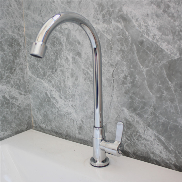 Nerezový kuchynský kohútik, zvislá montáž, jednoručný studený prívod, keramický kartridž, guľový otočný dizajn