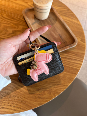 Moterų kaklo kortelių laikiklis iš tikros odos – apsauga nuo vagysčių, gatvės stilius, Depurny, 2025 m. pavasaris