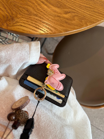 Moterų kaklo kortelių laikiklis iš tikros odos – apsauga nuo vagysčių, gatvės stilius, Depurny, 2025 m. pavasaris