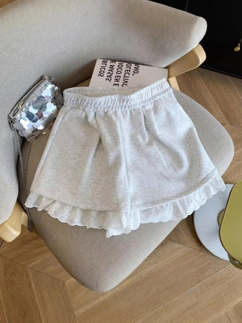 Дамски къси спортно-ежедневни панталони с дантелени вложки, висока талия, 90–95% полиестер, тънък плат, панелна изработка