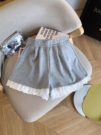 Дамски къси спортно-ежедневни панталони с дантелени вложки, висока талия, 90–95% полиестер, тънък плат, панелна изработка