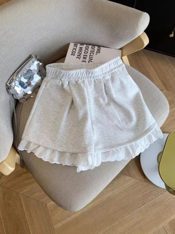 Дамски къси спортно-ежедневни панталони с дантелени вложки, висока талия, 90–95% полиестер, тънък плат, панелна изработка