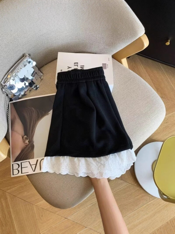 Дамски къси спортно-ежедневни панталони с дантелени вложки, висока талия, 90–95% полиестер, тънък плат, панелна изработка