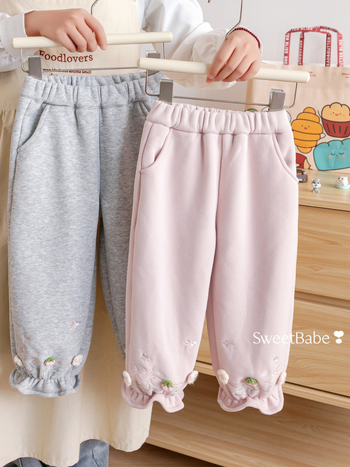 Detské zimné nohavice s flisovou podšívkou, s vyšitými detailami, 85% bavlna (bavlna-poliester zmes), hebký dotyk, elastický pás