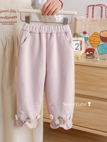 Detské zimné nohavice s flisovou podšívkou, s vyšitými detailami, 85% bavlna (bavlna-poliester zmes), hebký dotyk, elastický pás