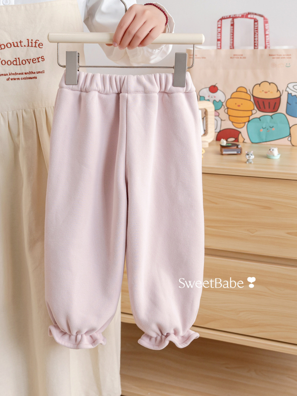 Detské zimné nohavice s flisovou podšívkou, s vyšitými detailami, 85% bavlna (bavlna-poliester zmes), hebký dotyk, elastický pás