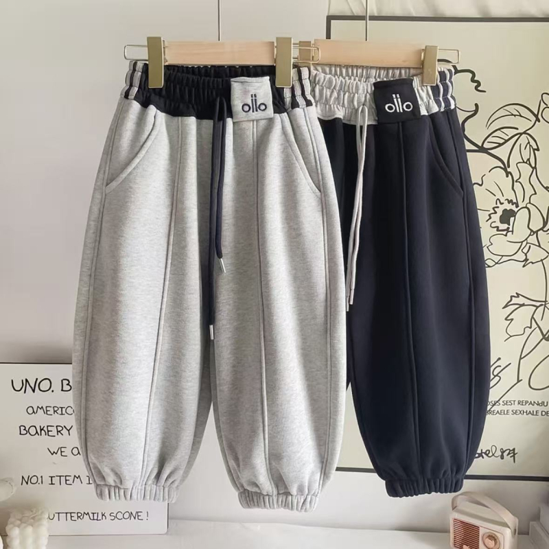 Dječje hlače - poliester tkanina s 50% pamuka, nježno obrađene, uzorak prugasti i slova, zimska odjeća (50% pamuka; poliester; nježno obrađene; prugasti i slova; zima)