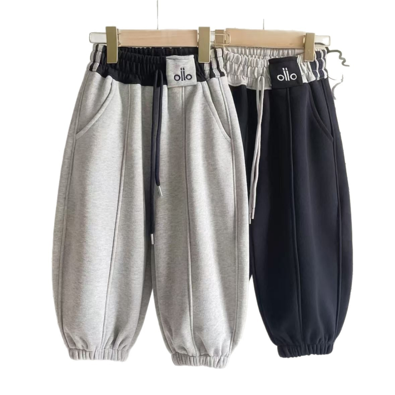 Dječje hlače - poliester tkanina s 50% pamuka, nježno obrađene, uzorak prugasti i slova, zimska odjeća (50% pamuka; poliester; nježno obrađene; prugasti i slova; zima)