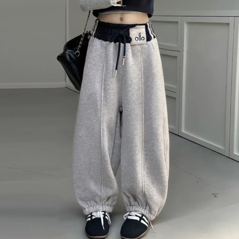 Dječje hlače - poliester tkanina s 50% pamuka, nježno obrađene, uzorak prugasti i slova, zimska odjeća (50% pamuka; poliester; nježno obrađene; prugasti i slova; zima)