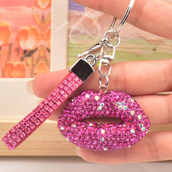 Autokľúčenka s perami v tvare diamantu, zliatina zinku, dostupný lux