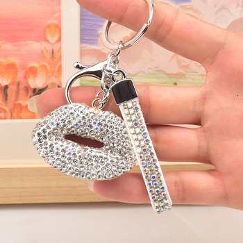 Autokľúčenka s perami v tvare diamantu, zliatina zinku, dostupný lux