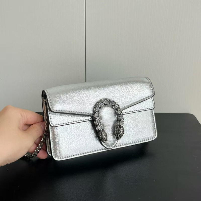 Kožená mini vintage crossbody taška s teľacou kožou, veko zatvorenie, vrecko na telefón