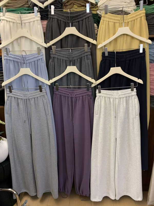 Памучни дамски спортни панталони с висока талия, свободна кройка, микроеластичност, плетена материя