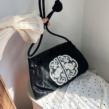 Crossbody válltáska, városi minimalist stílus, PU bőr, horizontális négyzet alakú forma, cipzár, szintetikus bélés