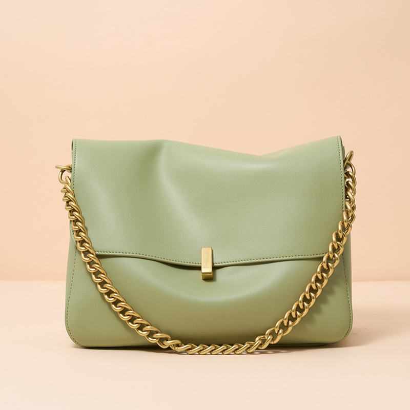 Velika ženska torba preko ramena od kravljeg kože — gradski minimalistički stil, horizontalni kvadrati oblik, zaključavanje s ključem, unutarnji džep sa zipom, džep za telefon i dokumente