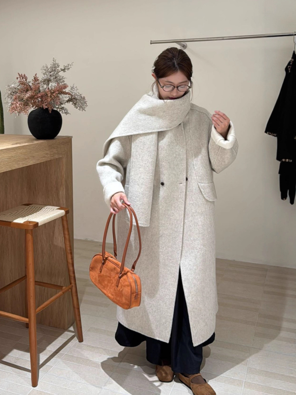 Дамски палто от вълна, реверсивно, дълго, свободен силует, кръгла яка, двойно закопчаване, ръчна шевна работа