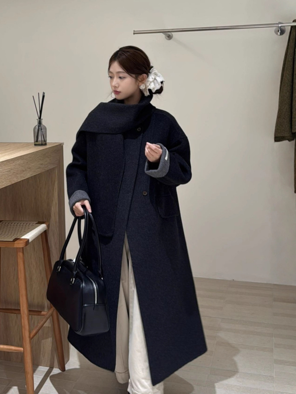 Дамски палто от вълна, реверсивно, дълго, свободен силует, кръгла яка, двойно закопчаване, ръчна шевна работа