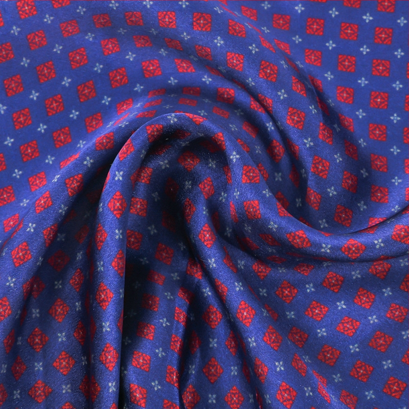 Копринено джобно кърпиче за костюм – ретро геометричен модел, печатна обработка; Mulberry коприна; произход Шънчжоу; пускане през зимата 2025