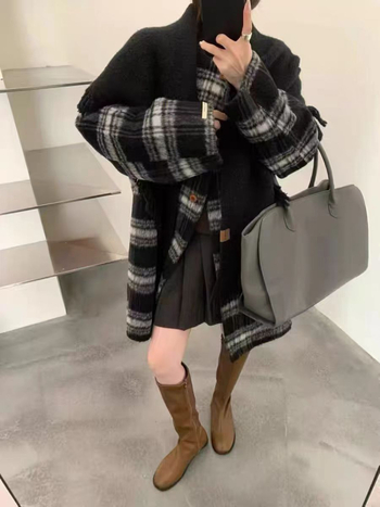 Дамско палто от вълна, свободен силует, дълго, три копчета на предната планка, съдържание на вълна 50–70%.