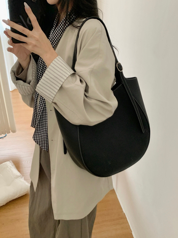 Saddle Bag, Valódi bőr, városi minimalist stílus, mágneszár, telefontartó zseb, poliészter bélés