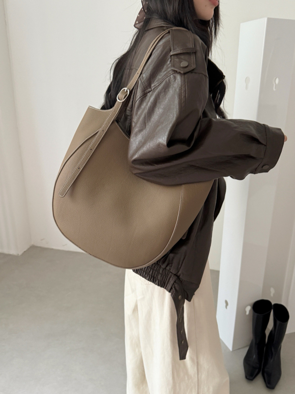Saddle Bag, Valódi bőr, városi minimalist stílus, mágneszár, telefontartó zseb, poliészter bélés