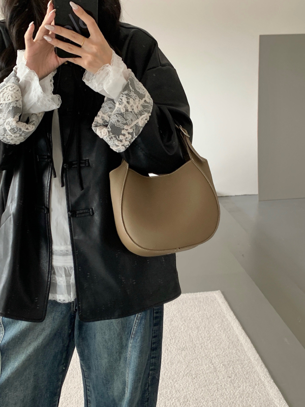Saddle Bag, Valódi bőr, városi minimalist stílus, mágneszár, telefontartó zseb, poliészter bélés