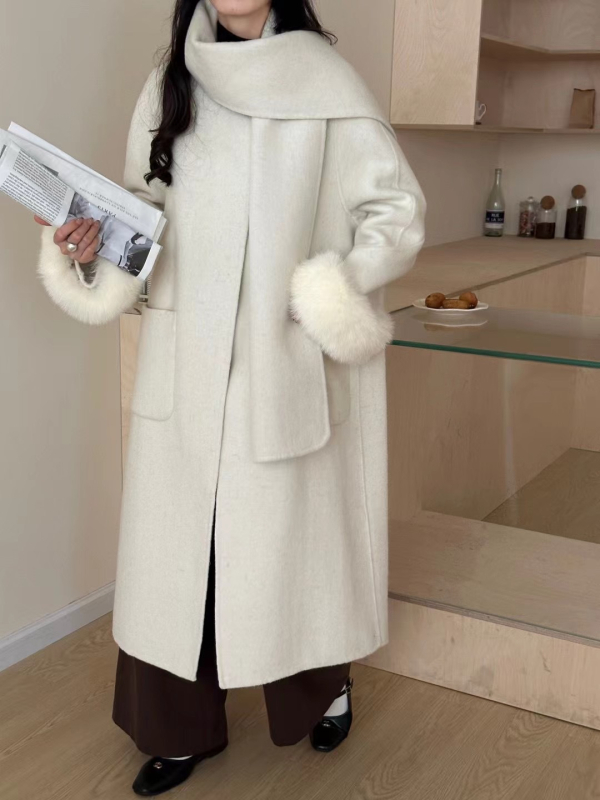 Дамско палто от вълна с маншети от лисица, двустранно, дълга версия, кръгла яка, закопчаване с два копчета